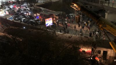 أبرزهم السائق ومساعده وعامل التحويلة.. النيابة تباشر التحقيق مع 7 بحادث قطار قليوب