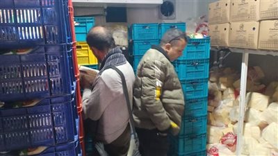 ضبط طن جبن مجهولة المصدر داخل مصنع في القليوبية
