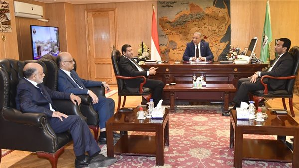 محافظ الفيوم يستقبل