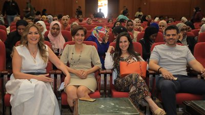 طارق صبري وشيري عادل يحضران مناقشة برنامج مبدعات الجنوب في مهرجان أسوان الدولي لأفلام المرأة