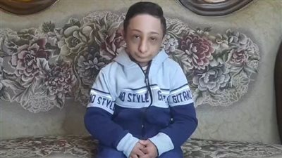 محمد شبيه اليوتيوبر القزم عزيز السعودي: الناس بيتنمروا عليا.. وبحب التمثيل ونفسي أقابل محمد رمضان|بث مباشر