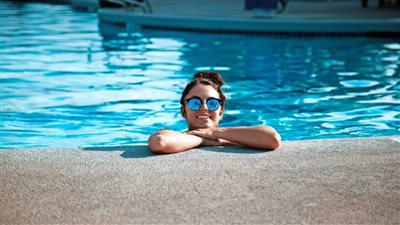 بعد طرد امرأة.. برلين تسمح للنساء بالسباحة عاريات الصدور 