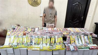 بحوزته مليون صاروخ ناري.. القبض على تاجر ألعاب نارية بالجمالية 