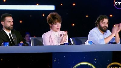 لجنة تحكيم الدوم تتأثر بـ أداء أماني سمير بعد إهدائها أغنية كده لـ روح والديها: هما حاسين بيكي