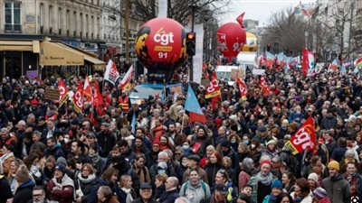 المظاهرات تجتاح العاصمة الفرنسية باريس للمطالبة بتعديل نظام التقاعد 