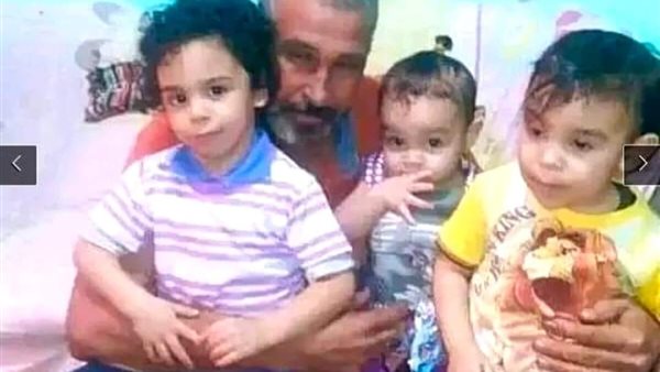 الجد والأطفال الثلاثة