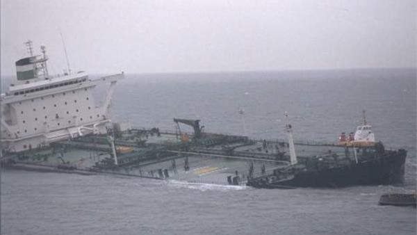 غرق ناقلة نفط