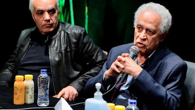 فاروق حسني للثقافة تقيم ثاني الجلسات الحوارية على هامش معرض جوائز الفنون للشباب 