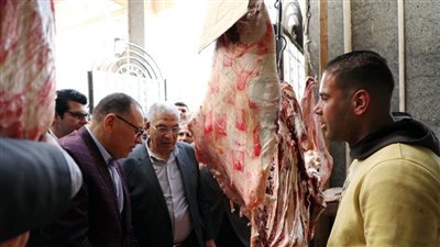 محافظ الشرقية يفتتح معرض السلع الاستهلاكية لتوفير مستلزمات رمضان والعيد | صور