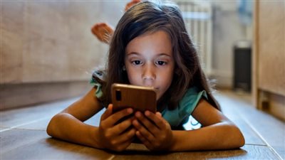 مشاهدة الفيديوهات عبر الشاشات مرتبط بالانتحار لدى المراهقين | دراسة