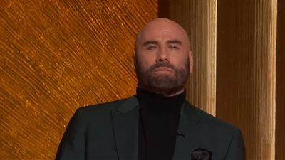 لمسوا قلوبنا وجعلونا نبتسم.. بكاء جون ترافولتا أثناء تقديمه التحية لأرواح الراحلين بـ الأوسكار 2023