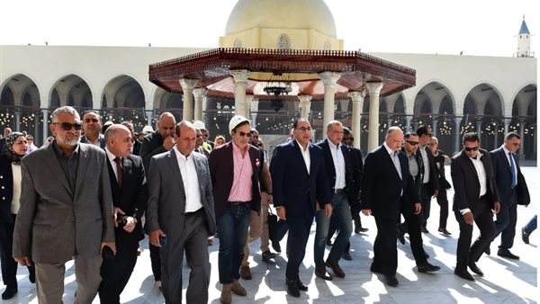 مدبولى داخل مسجد