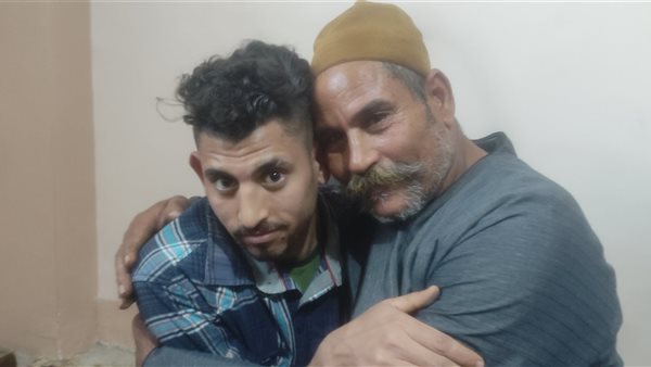 شاب عاد لأسرته بعد