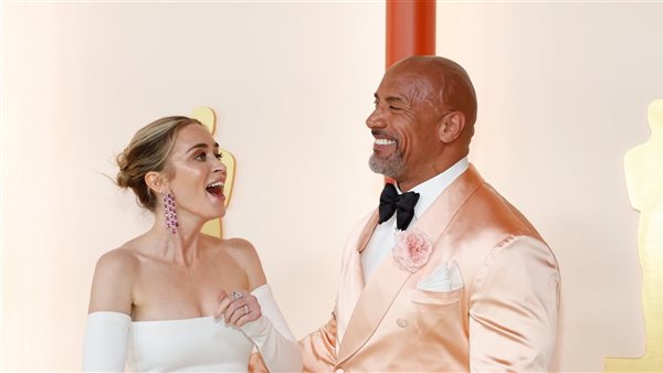 دوين جونسون برفقة