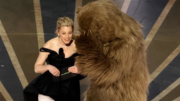 دب رفقة إليزابيث