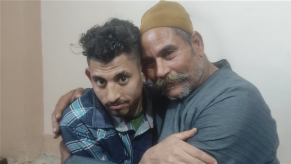 الشاب العائد لأسرته