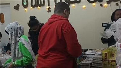 شباب بالسويس يجهزون 400 شنطة رمضانية لتوزيعها على غير القادرين: نرجو القبول من الله | بث مباشر