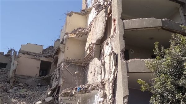 إزالة العقارات بعزبة