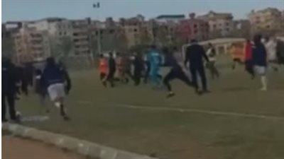 8 غرز.. إصابة لاعب في اشتباكات بمباراة دمياط والقزازين ونقله إلى المستشفى