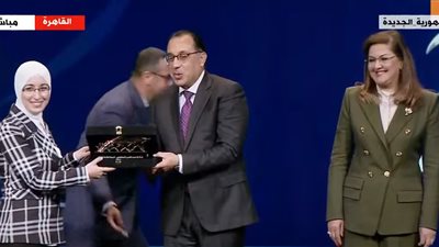 رئيس الوزراء يسلم جوائز التميز الحكومي في دورتها الثالثة