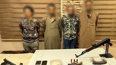 مصرع عنصر إجرامي أثناء القبض عليه بتهمة الإتجار بالمخدرات واحتجاز مواطن