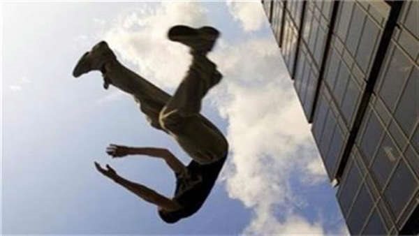 طالب ينهي حياته من