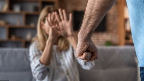 متهم بالتعدي على