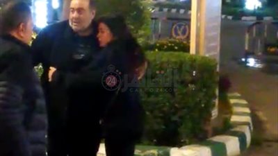 بالأحضان.. جومانا مراد تساند المخرج سامح عبد العزيز في عزاء والده