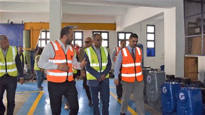 نائب وزير الإسكان يزور مصنعين لإنتاج المهمات المطلوبة لتنفيذ مشروعات مياه الشرب والصرف 