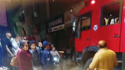 السيطرة على حريق مخزن قطن بمنطقة فيصل |صور 