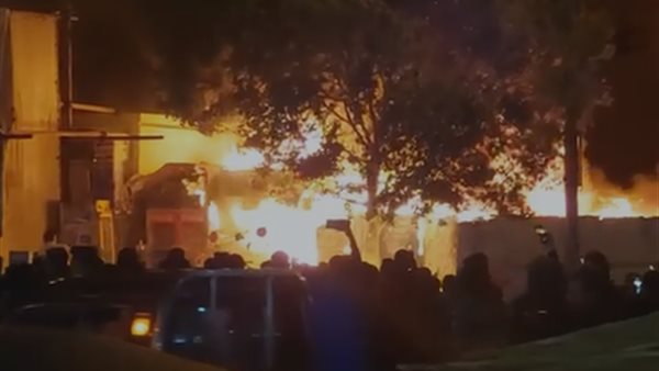 جانب من الحريق