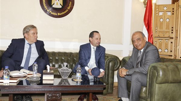 جانب من لقاء وزير