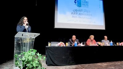 فاروق حسني للثقافة تختتم الجلسات الحوارية بمعرض جوائز الفنون للشباب | صور