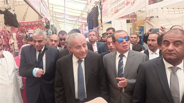 وزير التموين يفتتح