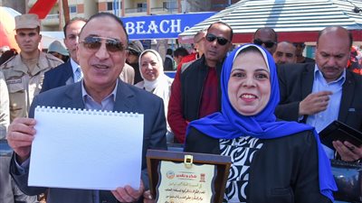 بطريقة برايل.. محافظ الإسكندرية يطلق مبادرة رؤية لإتاحة منيو المطاعم للمكفوفين