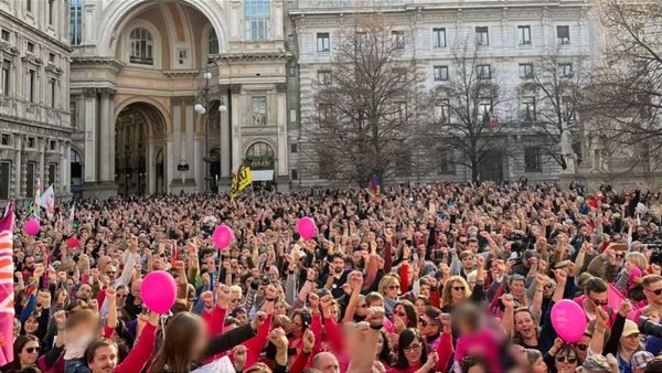 مظاهرة الآلاف المثليين