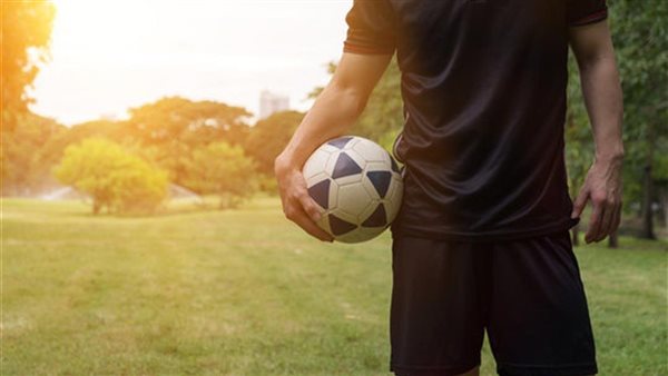 لاعب الأهلي السابق