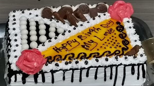 الكتابة على التورتة