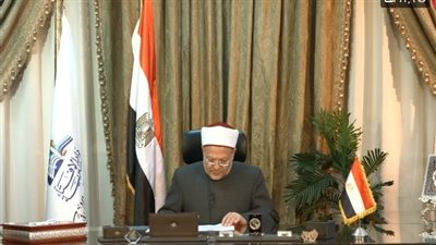 المفتي يوضح حكم قراءة الفاتحة وبعض سور القرآن في المناسبات