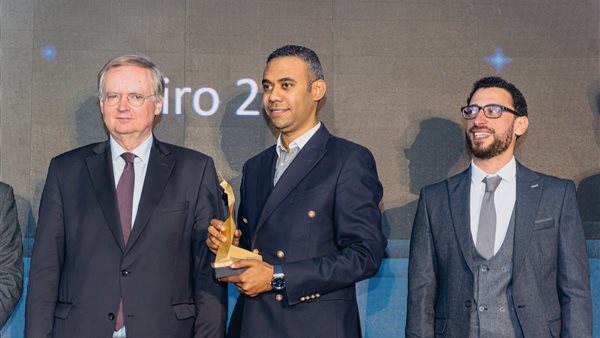 تكرم قائمة القادة