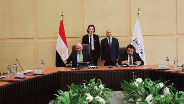 جانب من توقيع البروتوكول