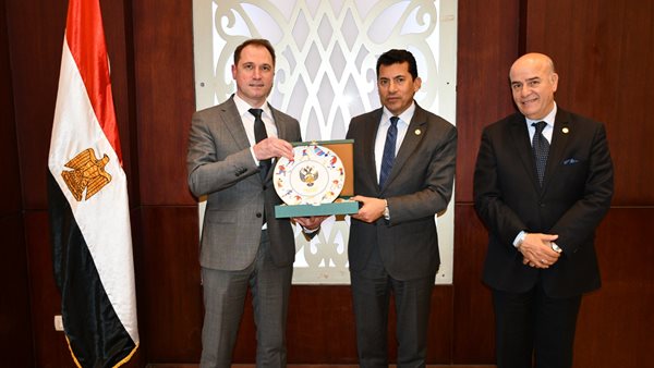 وزير الرياضة ونظيره