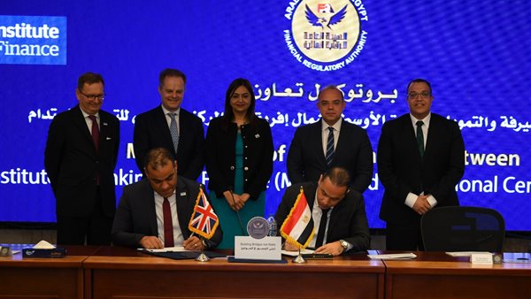 جانب من توقيع مذكرة