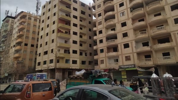 عمليات هدم عقار بجوار