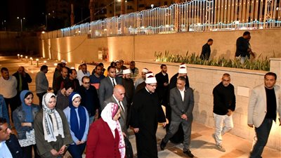 وزير الأوقاف يتفقد مسجد عمرو بن العاص.. ويوجه بسرعة الانتهاء من استكمال فرشه