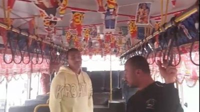 سائق ومحصل بالإسكندرية يزينان الأتوبيس بزينة رمضان: بالجهود الذاتية والركاب بتدعيلنا| بث مباشر