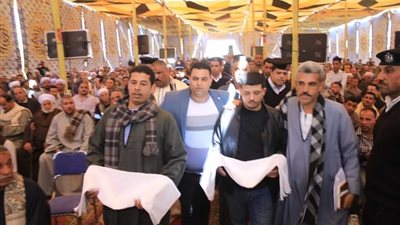 حقنًا للدماء.. الكفن ينهي خصومة ثأرية بين أبناء عمومة بسوهاج| صور 