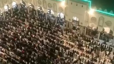 إقبال كبير من المصلين لأداء صلاة التراويح الأولى لشهر رمضان بالمساجد | بث مباشر 