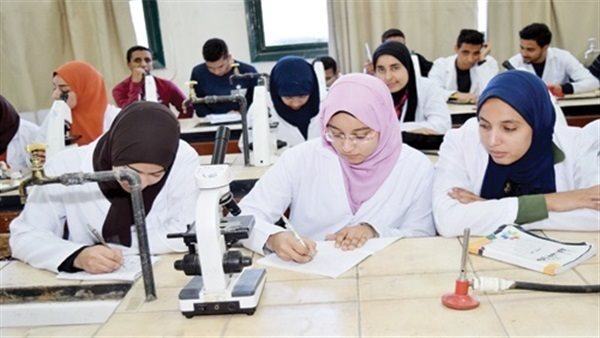 طلاب كليات الطب -