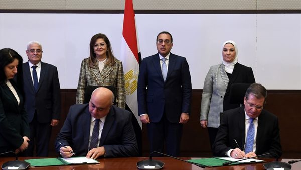 رئيس الوزراء يشهد